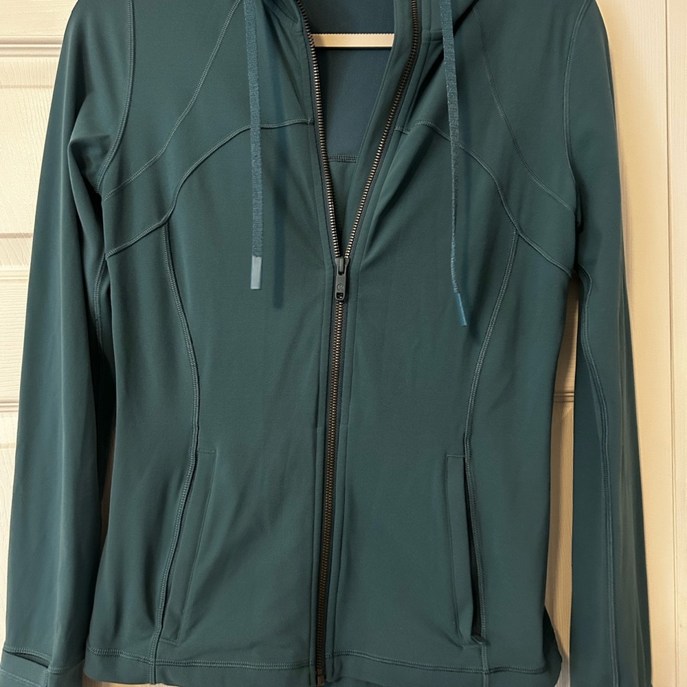 Lululemon women’s zip up hoodie sz 8